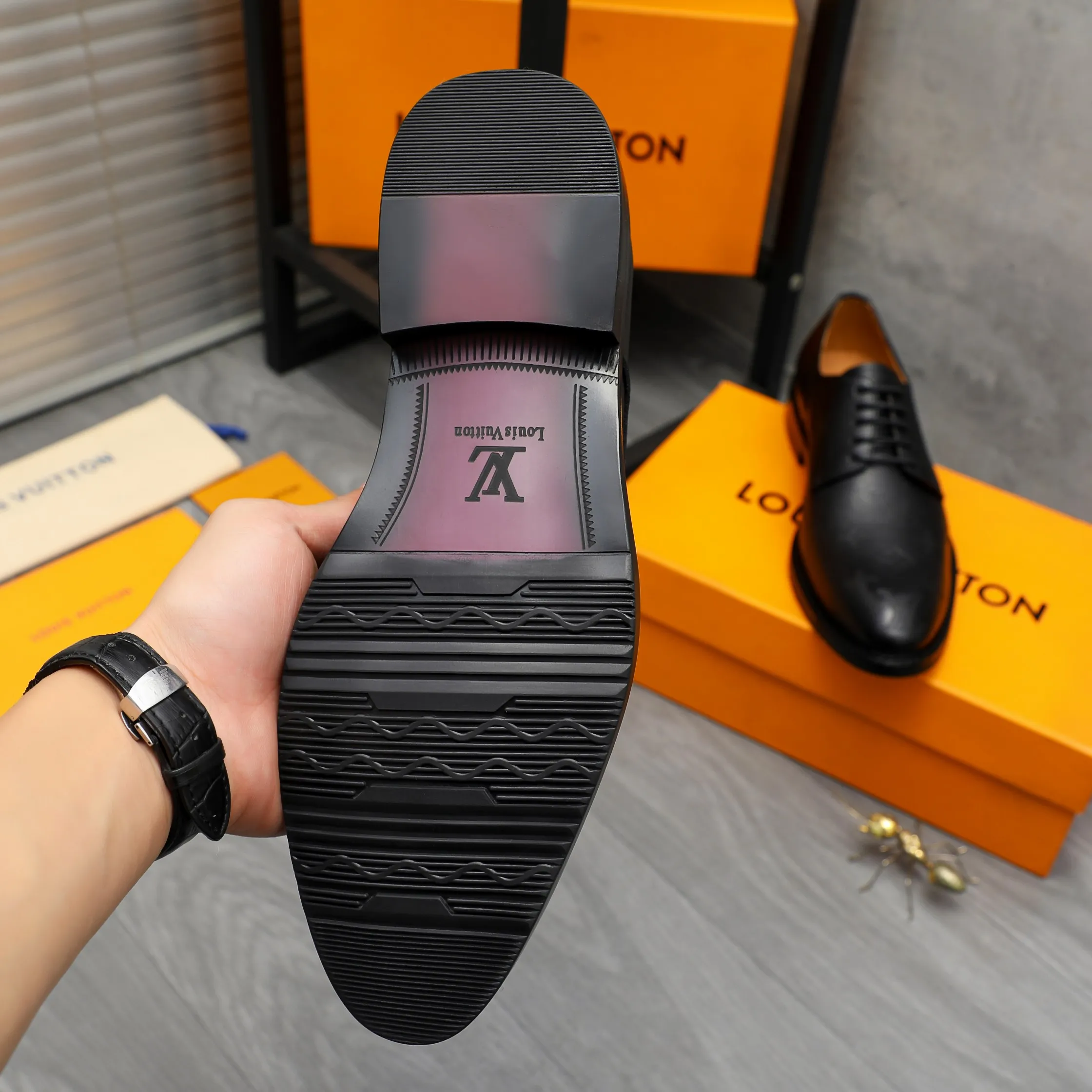Men's shoes 💰p460 Product trademark: LV (Louis Vuitton) business lace-up formal leather shoes Regular size: 39-44 (38.45 custom-made, non-refundable) Product materials: Selected high-quality pebbled cowhide embossed upper, cowhide lining, original rubber outsole